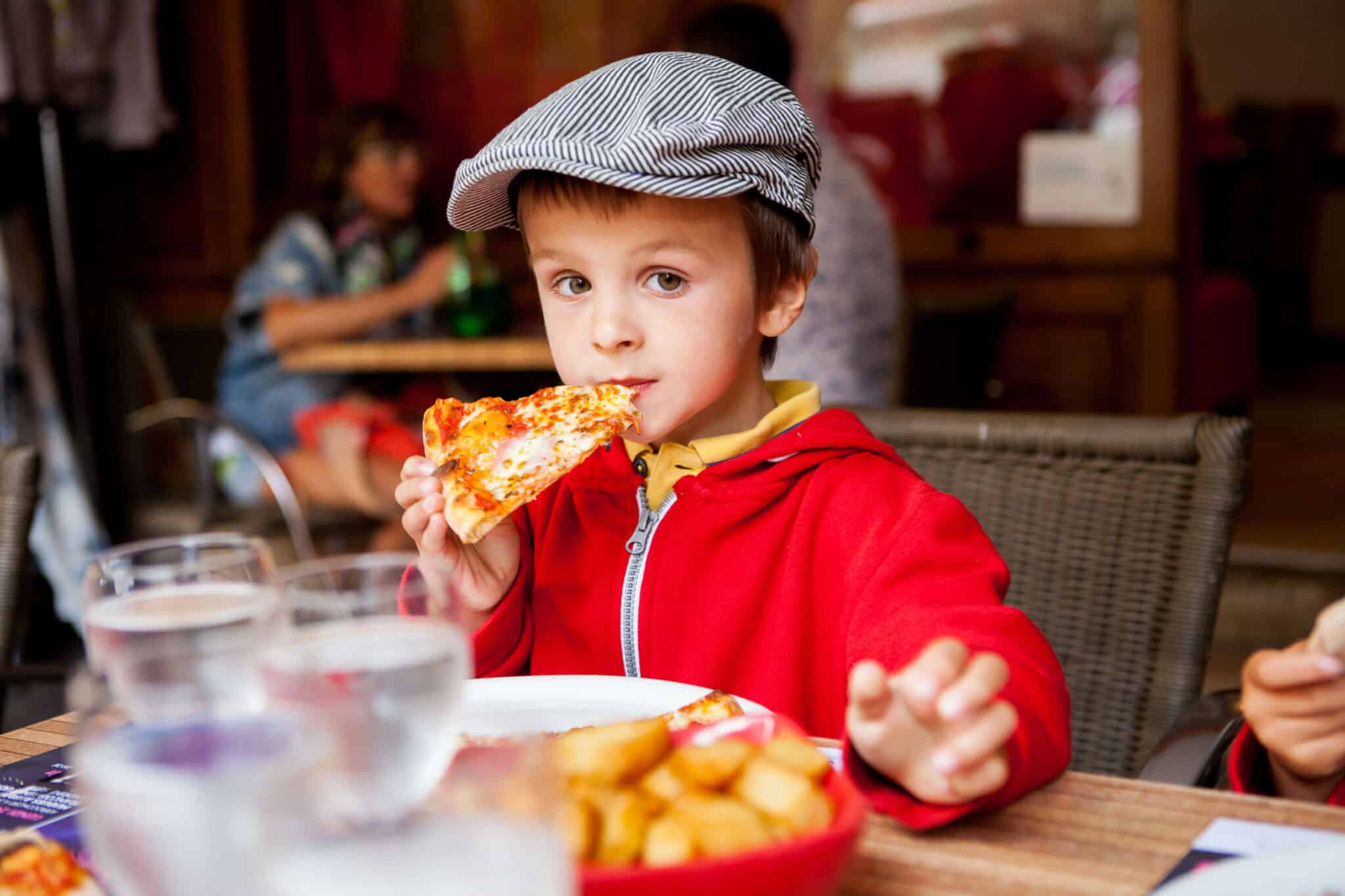 12 tips for taking your child to restaurants